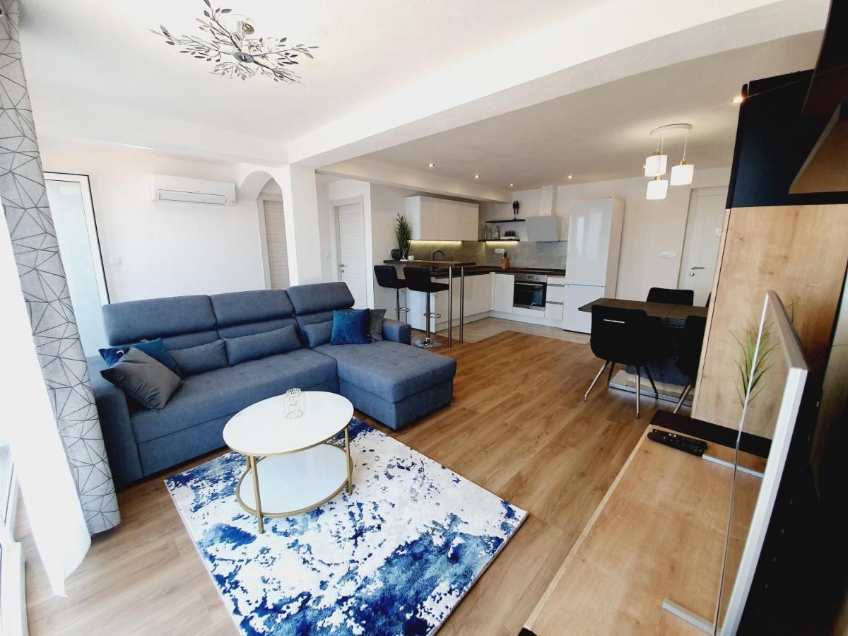 White House Apartments Dugi Rat Extérieur photo