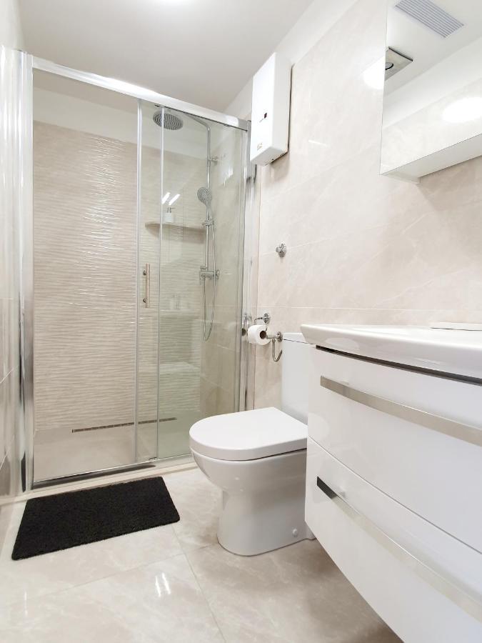 White House Apartments Dugi Rat Extérieur photo