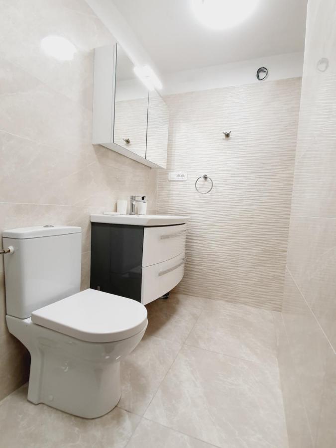 White House Apartments Dugi Rat Extérieur photo